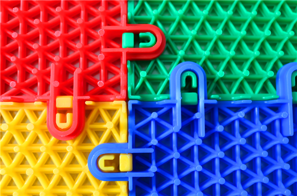 怎么解決塑膠地板施工過程中容易出現的問題？