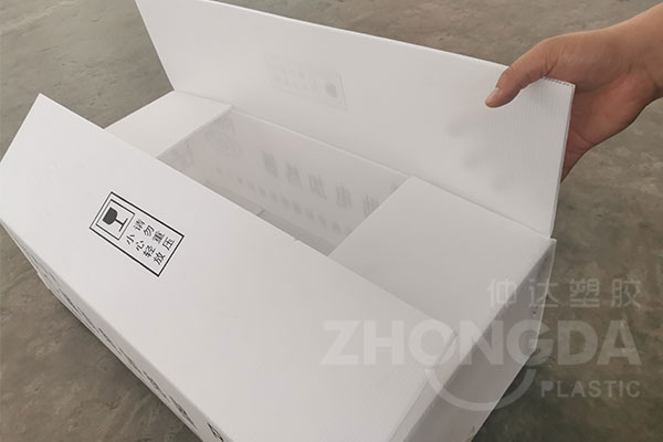 可折疊中空板周轉(zhuǎn)箱的特點(diǎn)是什么？